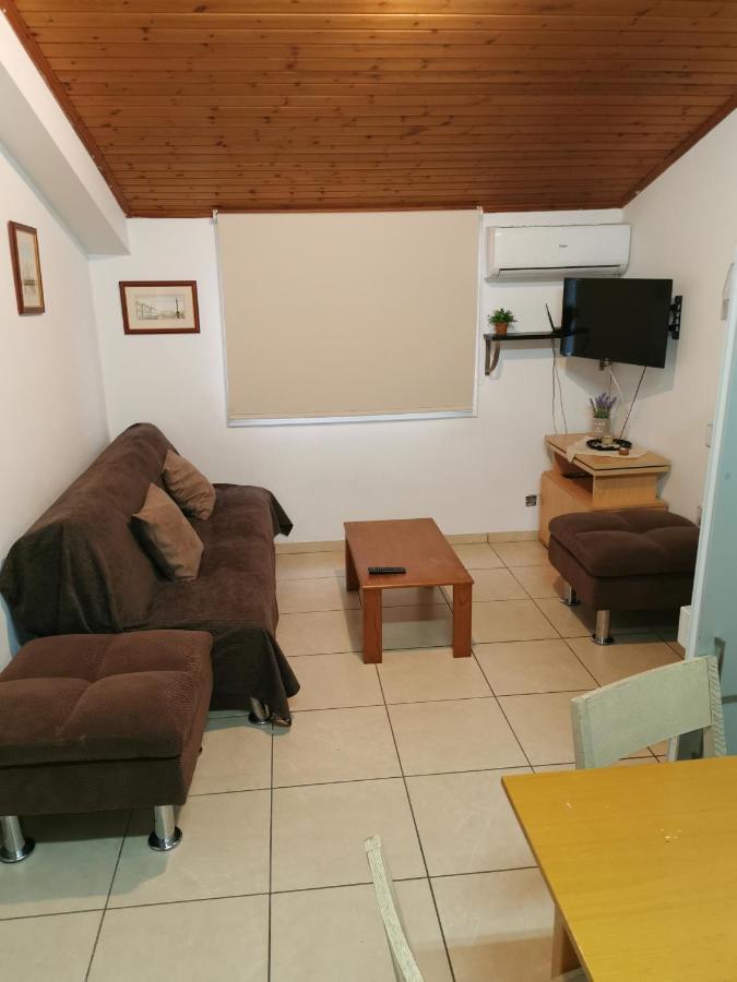 Strovolos Rooms Studios Nikosia Bagian luar foto