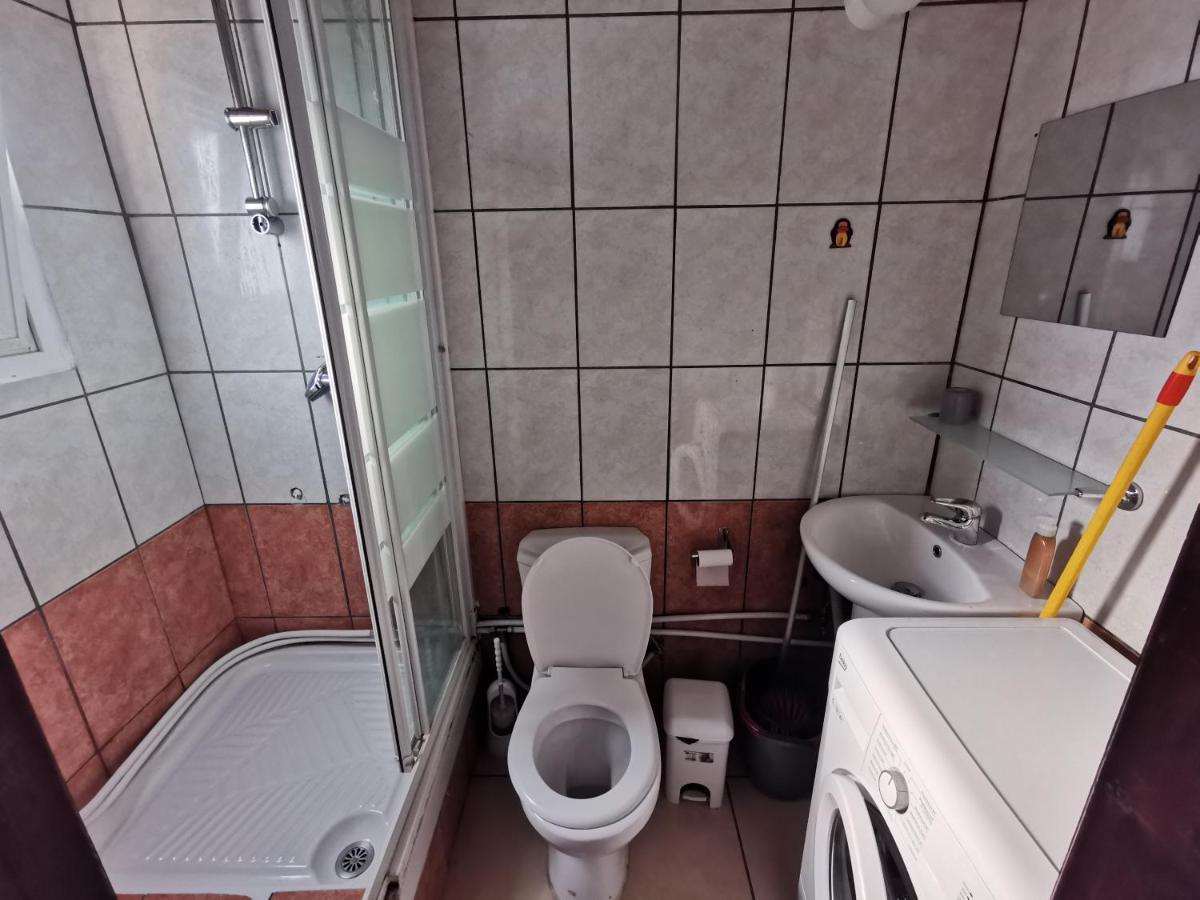 Strovolos Rooms Studios Nikosia Bagian luar foto