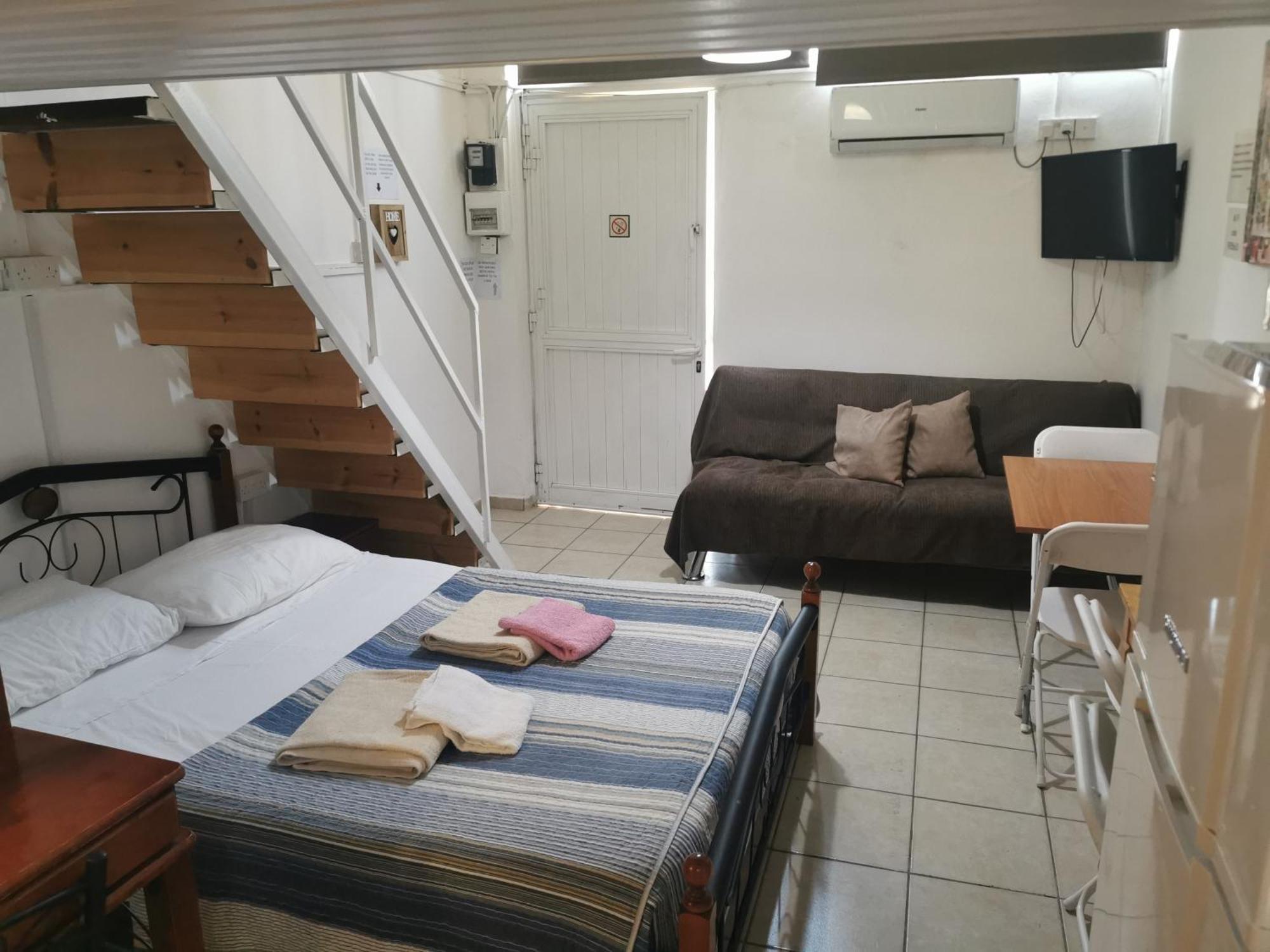 Strovolos Rooms Studios Nikosia Ruang foto